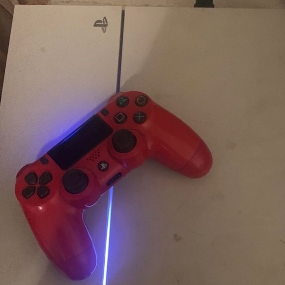PLAYSTATION 4